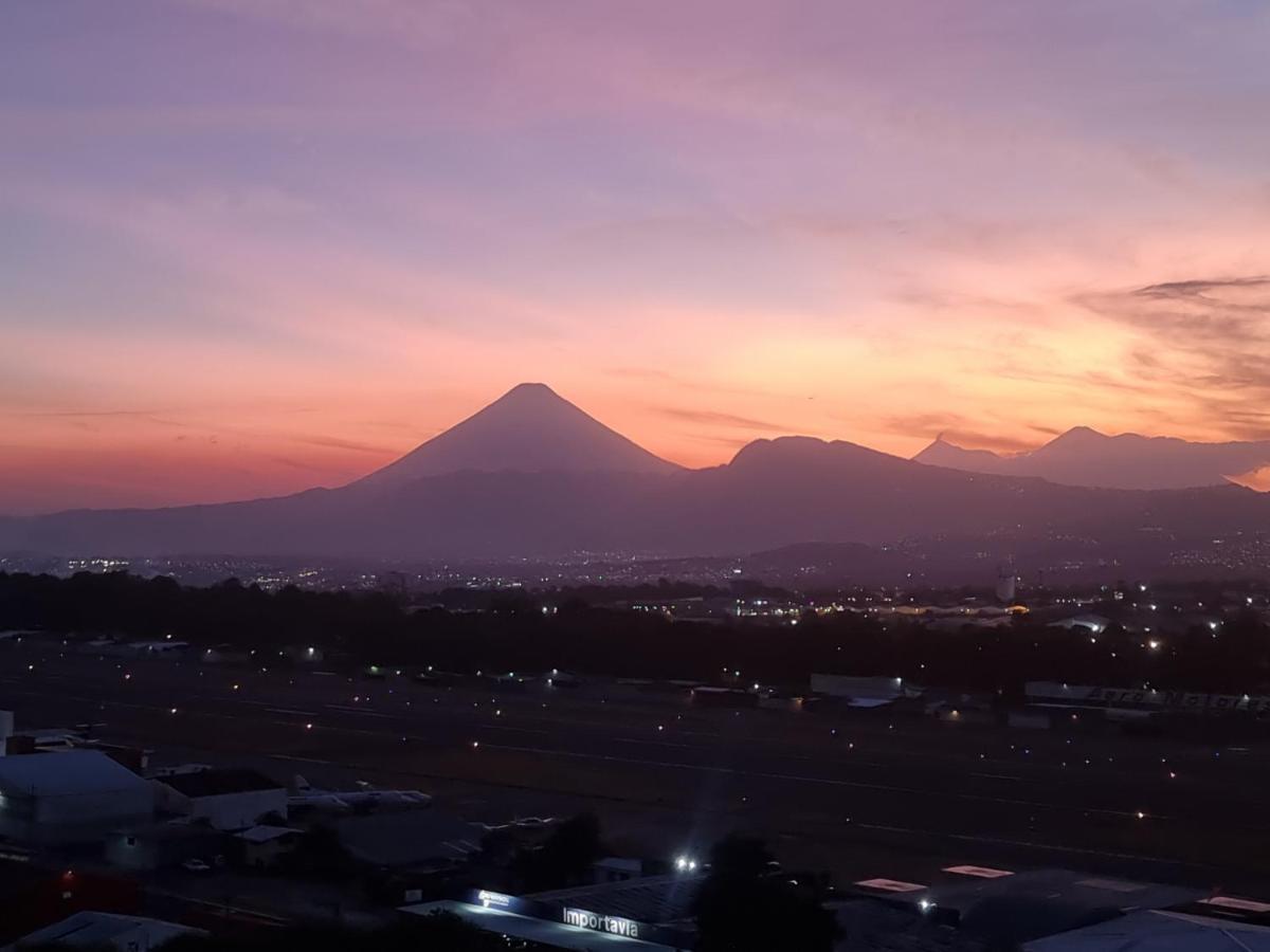 Amazing Volcano Views In Front Of Airport Guatemala City Exterior foto