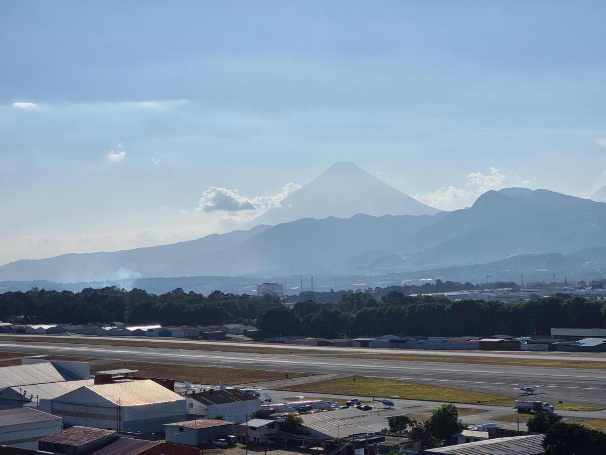 Amazing Volcano Views In Front Of Airport Guatemala City Exterior foto
