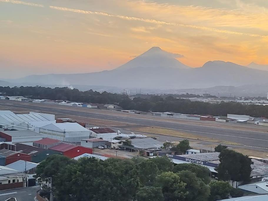 Amazing Volcano Views In Front Of Airport Guatemala City Exterior foto