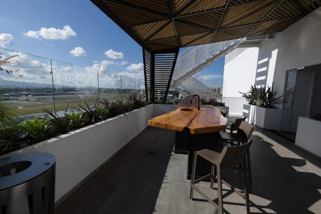 Amazing Volcano Views In Front Of Airport Guatemala City Exterior foto